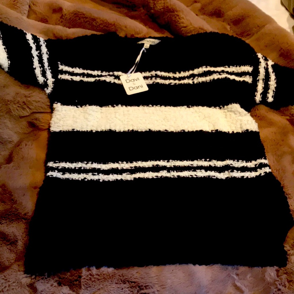 Davi & Dani soft sweater size S NWT